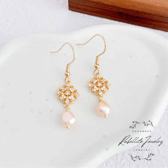 Handmade Freshwater Pearl Earrings - Picture 3 of 6